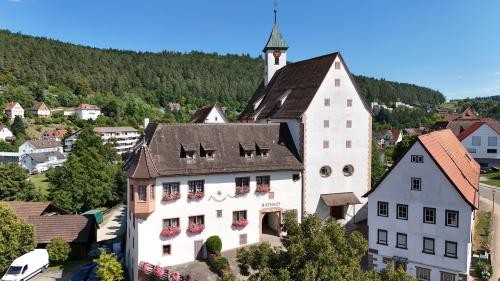 Ansicht Rathaus, Johanneskirche und Schaffnerei von Westen 